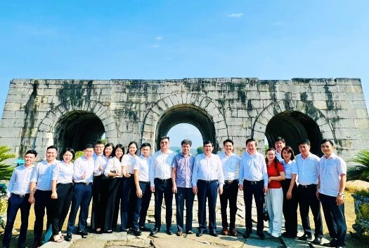 Đoàn công tác Ngân hàng BIDV đến tham quan Di sản Thành Nhà Hồ