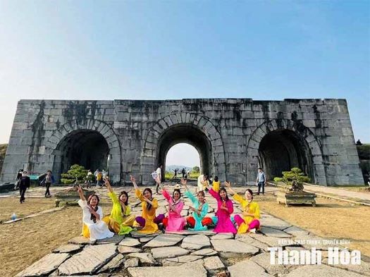Trải nghiệm nhiều sản phẩm du lịch hấp dẫn tại Thành Nhà Hồ