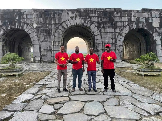 Thành Nhà Hồ ngày càng thu hút đông đảo du khách quốc tế, góp phần đưa những giá trị lịch sử, văn hóa đặc sắc của Di sản thế giới đến gần hơn với bạn bè năm châu.